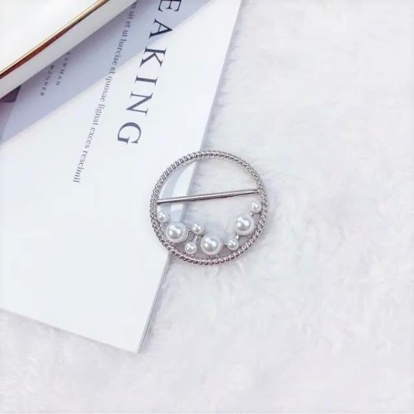 Crystal Pearl Circle Heart Scarf Buckle Holder