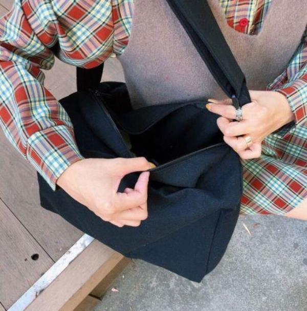Chic Winter Fashion Canvas Crossbody Messenger Bag