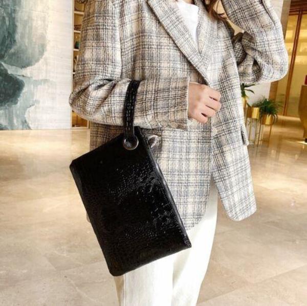 Crocodile Pattern Leather Clutch Handbag