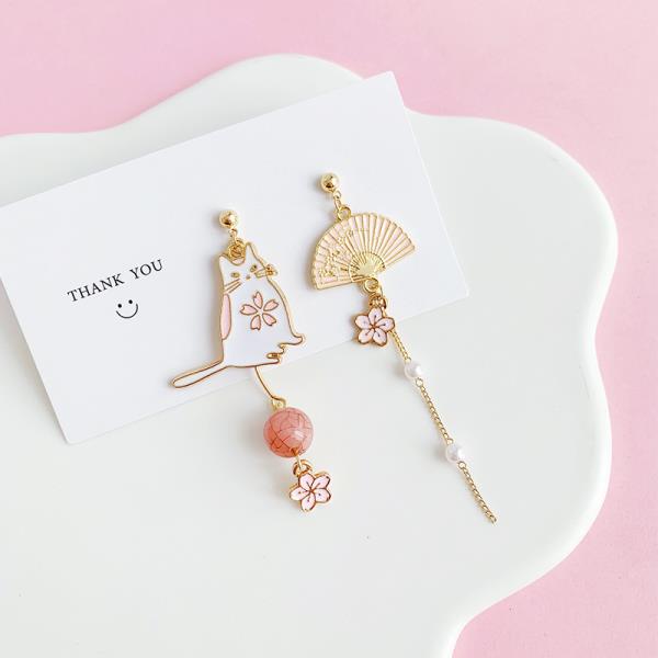Pink Cat Pearl Fan Asymmetry Earrings