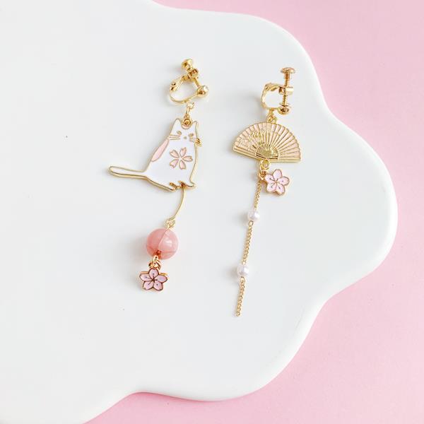 Pink Cat Pearl Fan Asymmetry Earrings