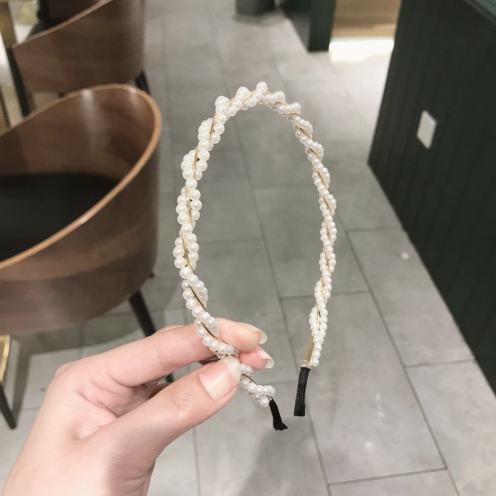 Retro White Pearl Wave Headband